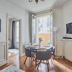 superb-apartment-terrace-tour-eiffel-grenelle.fr-paris.fr/